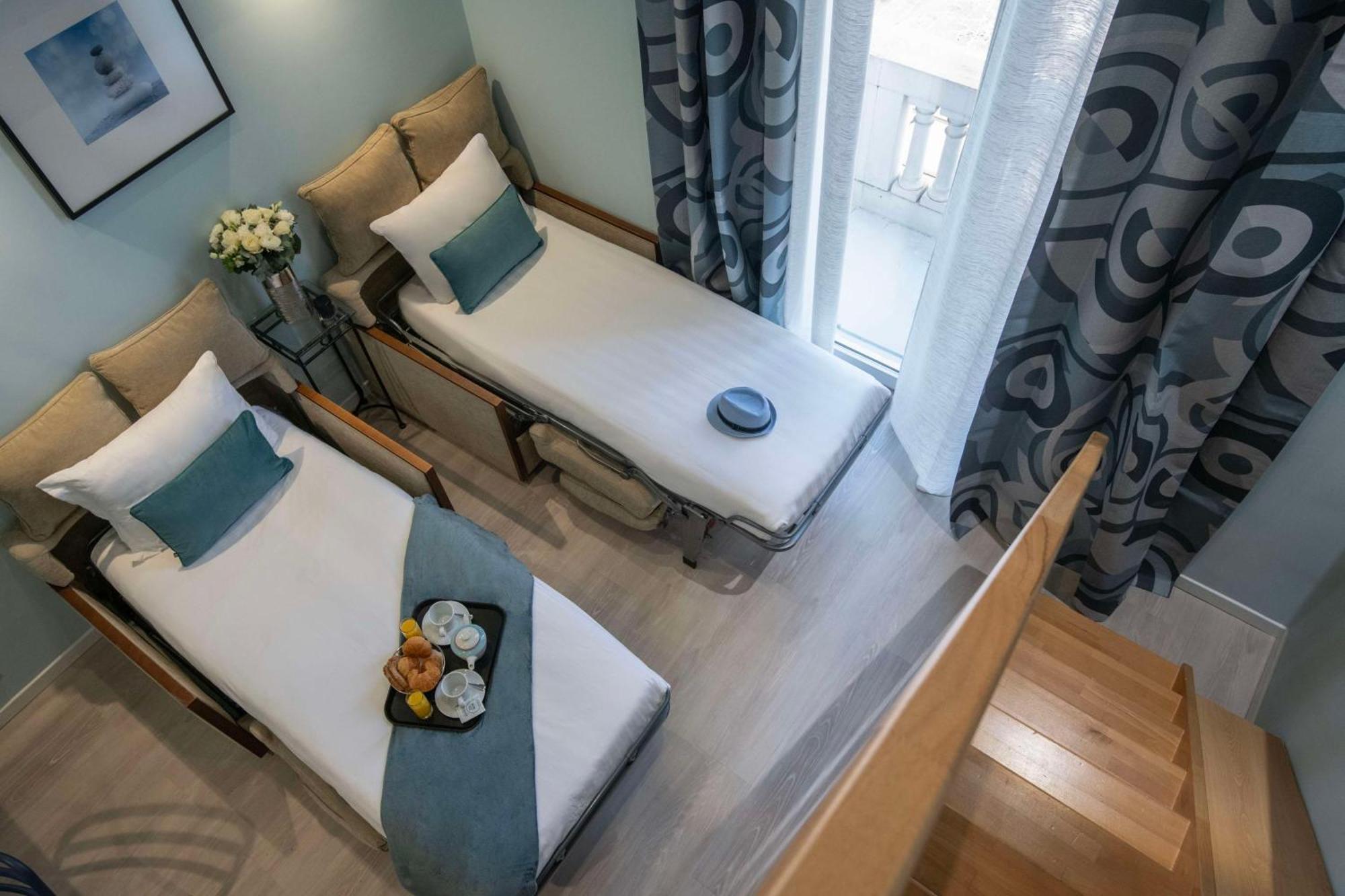Executive Room King Bed Sofa Bed Non-Smoking